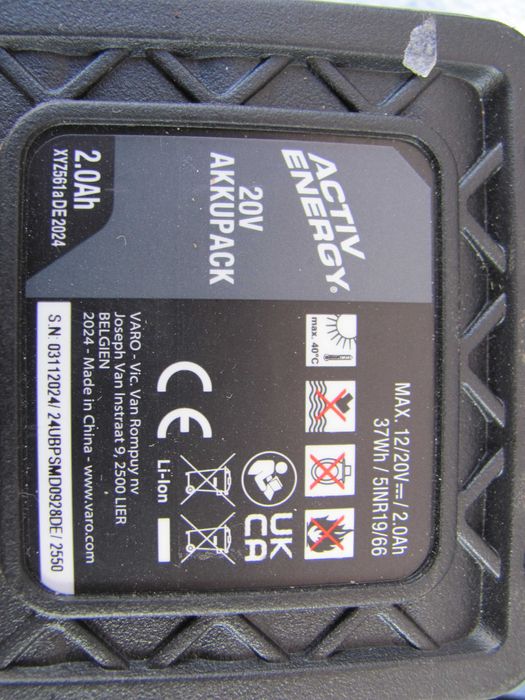 Зарядні з акумуляторами до інструменту