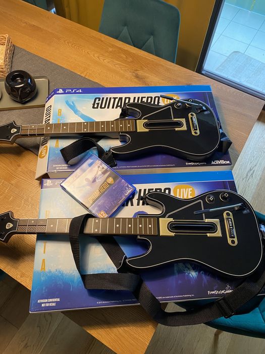 Guitar Hero live PS4 - 2 gitary + gra