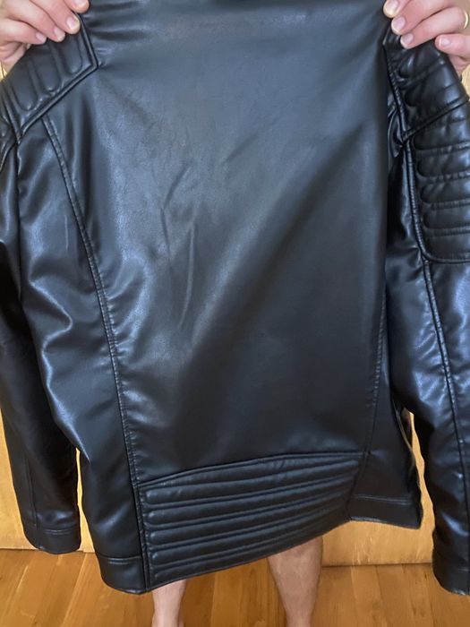 Casaco preto pull & bear