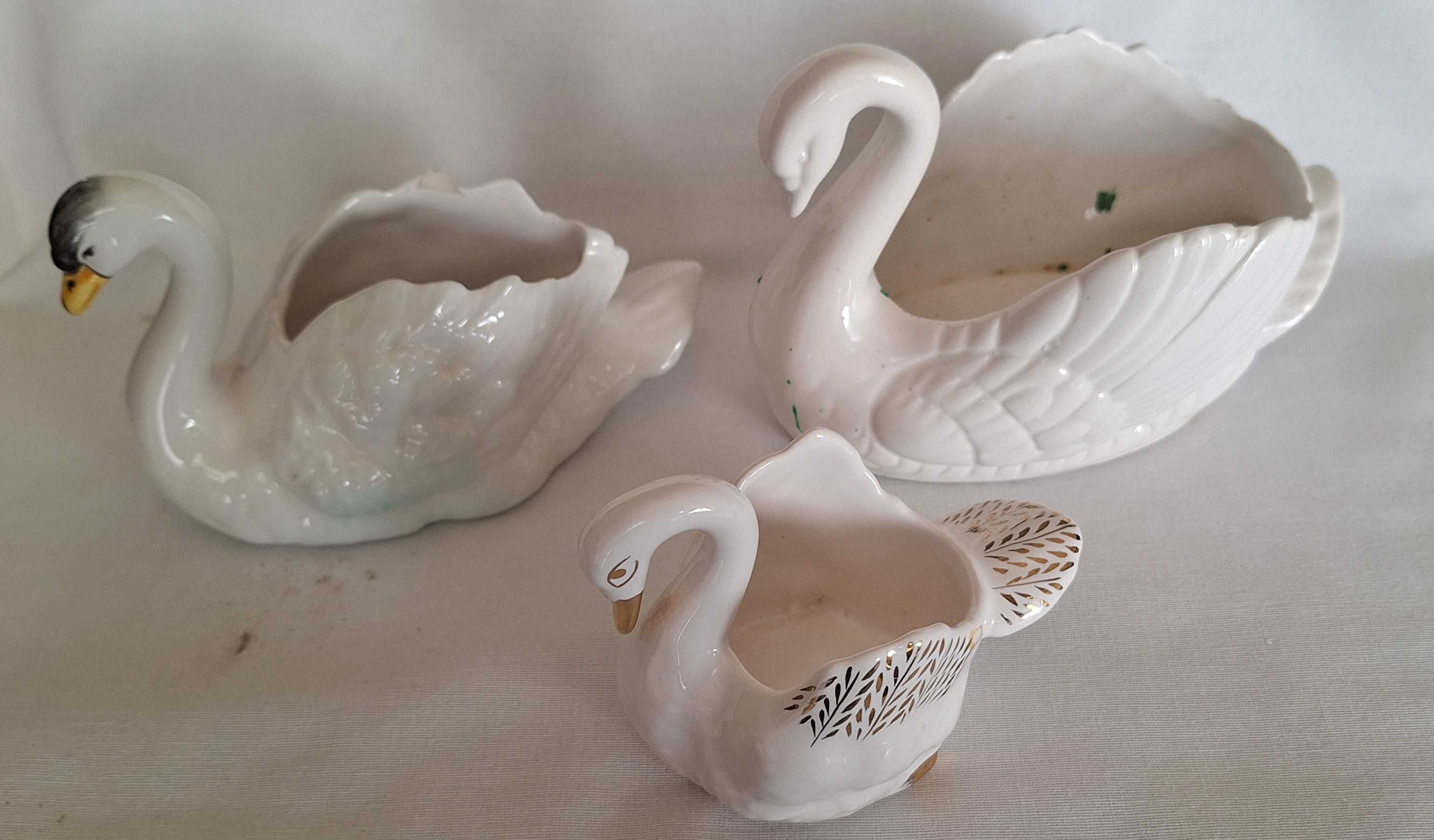3 Cisnes de porcelana de diversos fabricantes
