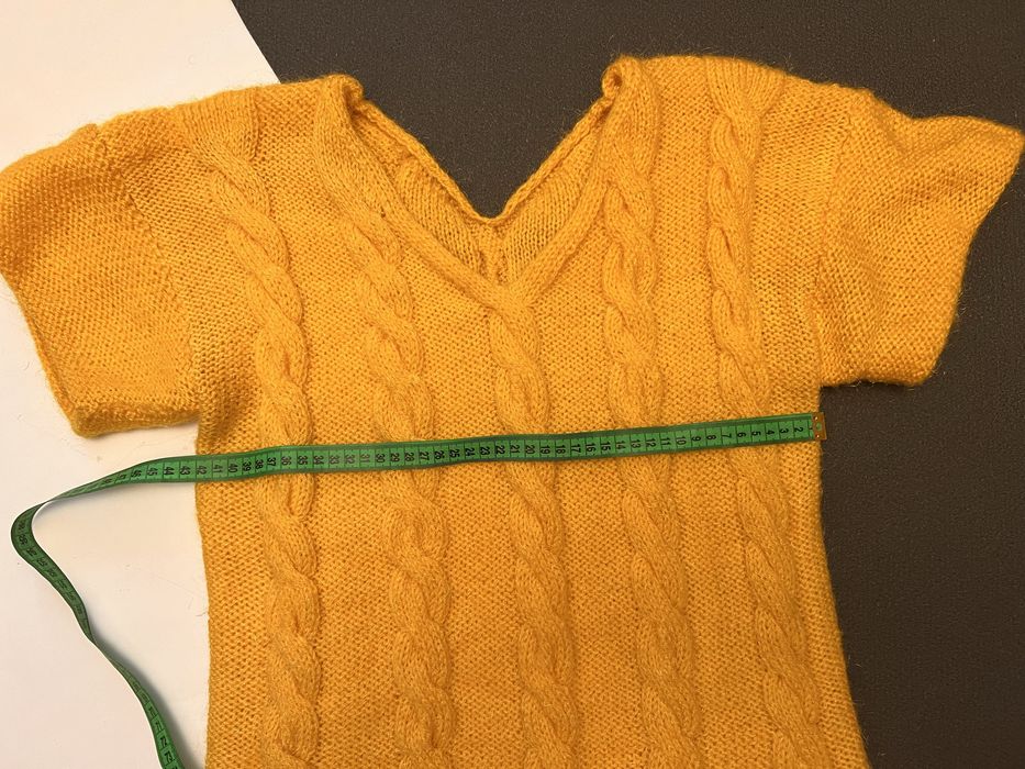 Светр жіночий жовтий з коротким рукавом