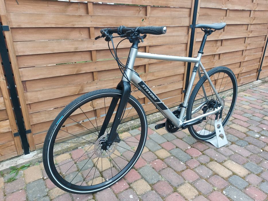 Stevens Strada 800 Disc 2022 Shimano 105
R7000 Fulcrum Rozmiar 58/60cm