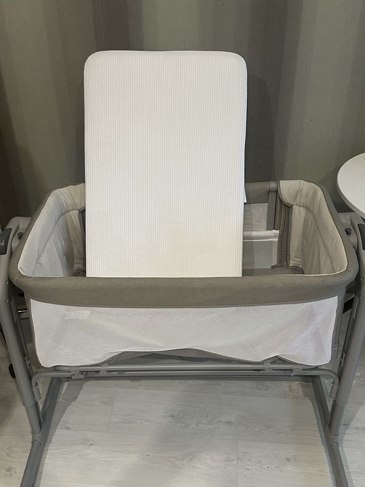 Продам кроватку Chicco Next2Me Magic Evo