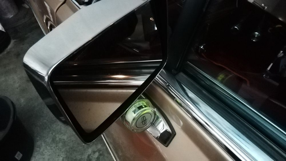 Samochód Zabytkowy Lincoln Continental Mark VI 5.0V8
