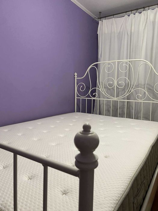 Łóżko metalowe, materac IKEA VATNESTRÖM