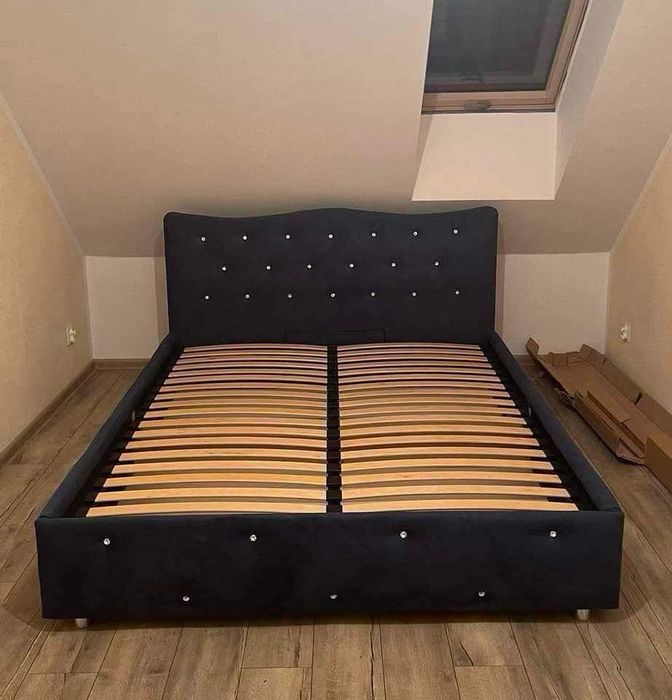 Łóżka sypialniane, tapicerowane