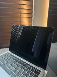 Macbook air 13 inch Core i3 2020
