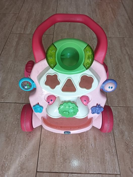 Tudo por 280€. Inclui todos os artigos para bebé.