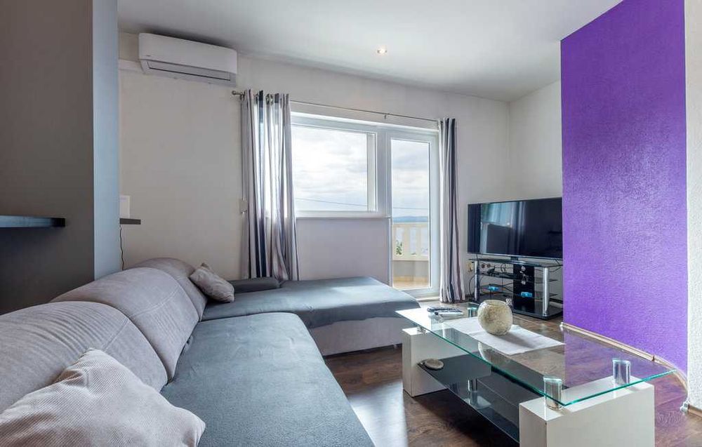 Wakacje, Chorwacja, okolice Omis, apartament dla 8 osób z basenem