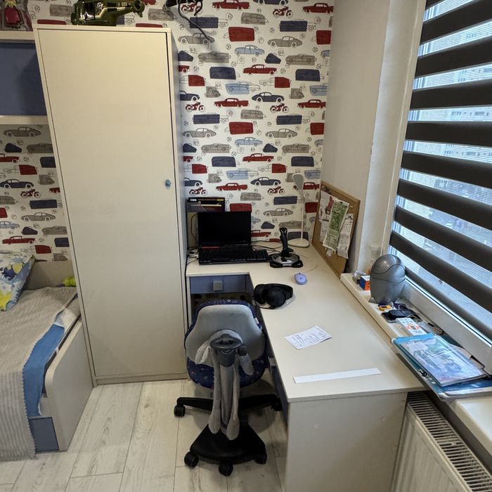 Комплект дитячих меблів класу люкс (само вивіз)