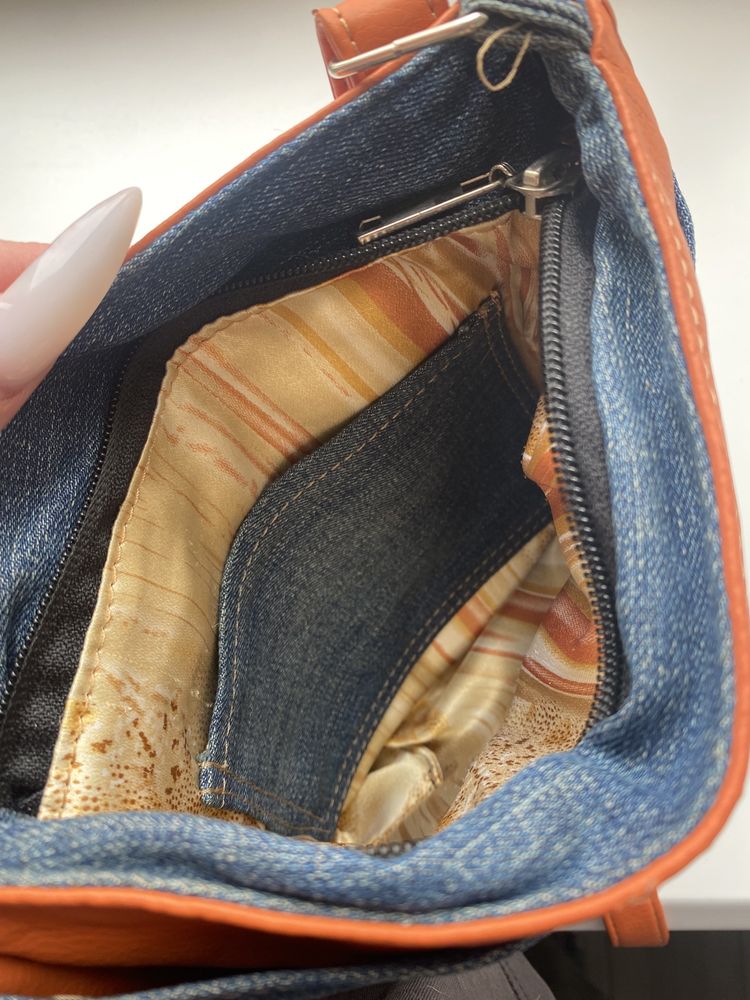 помаранчева сумка з джинсовою вставкою
