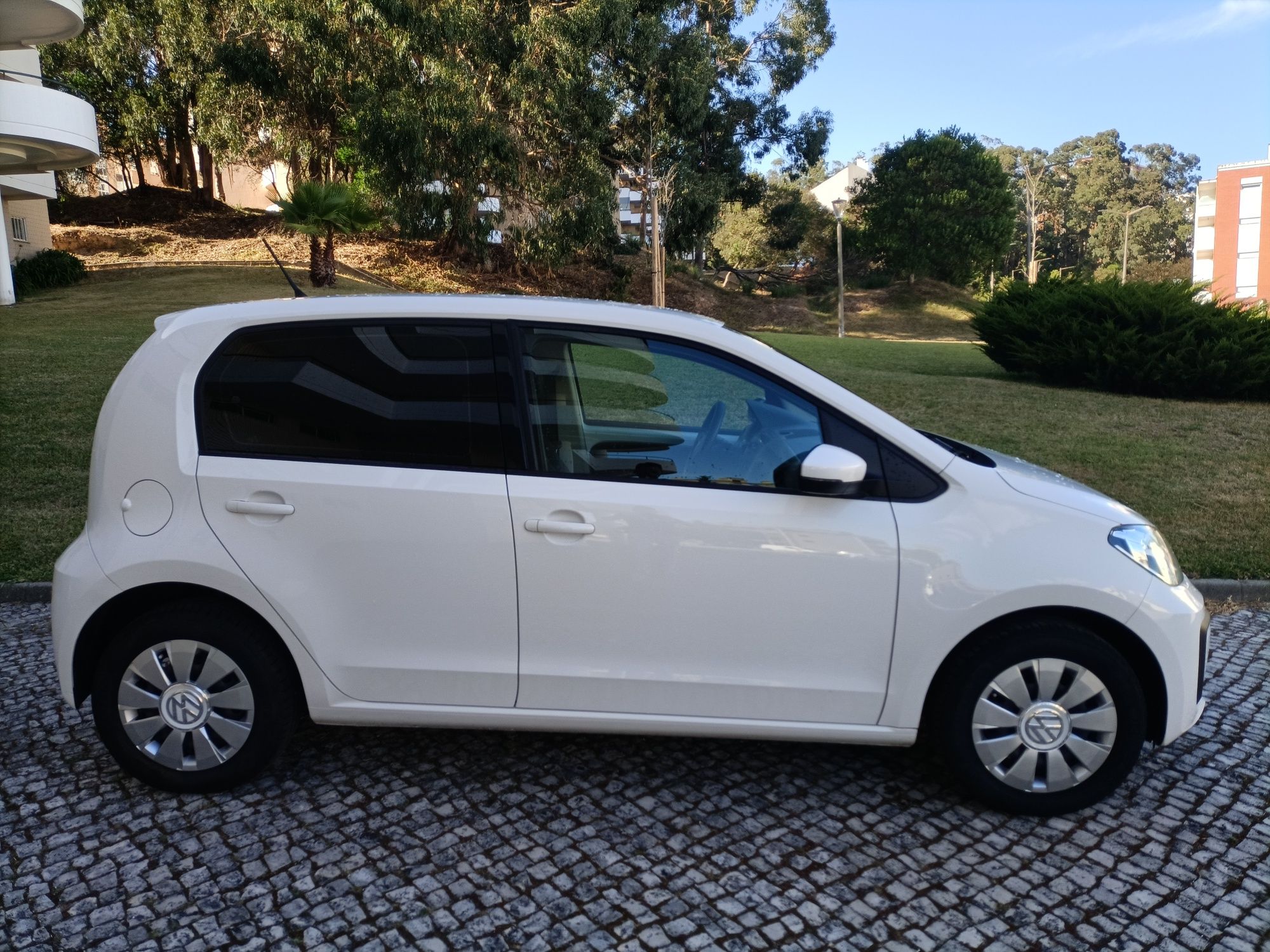 Volkswagen up! 1.0cc Move up! 2018 bem estimado