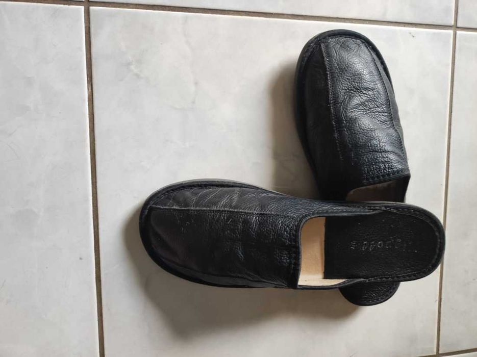 kapcie klapki skórzane góralskie laczki skórkowe ze skóry pantofle