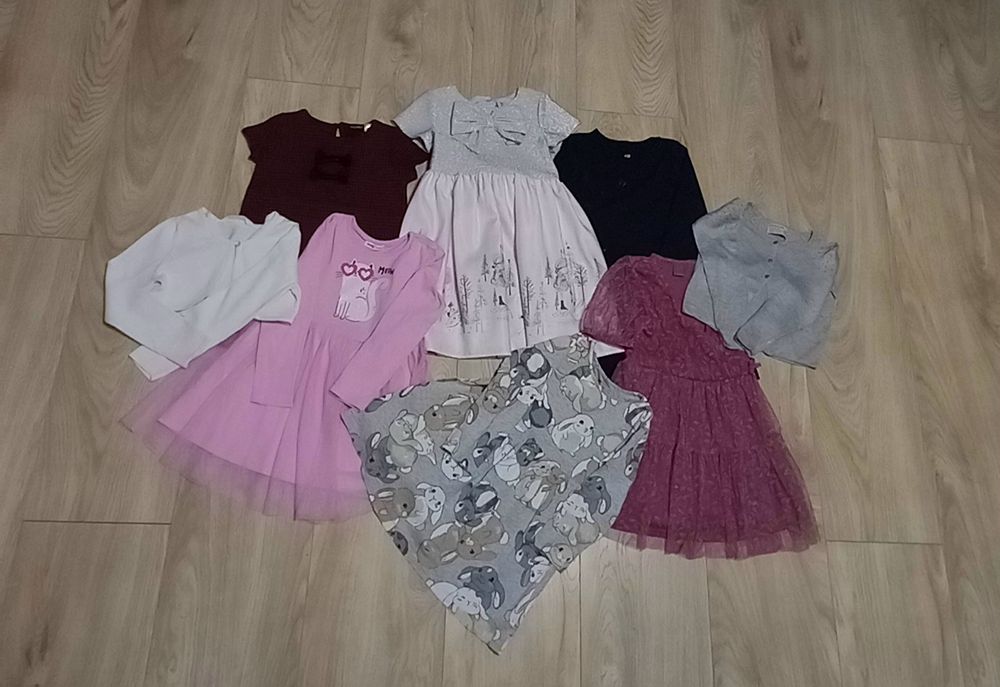 Zestaw sukienek i sweterków dla dziewczynki rozmiar 110-116 cm