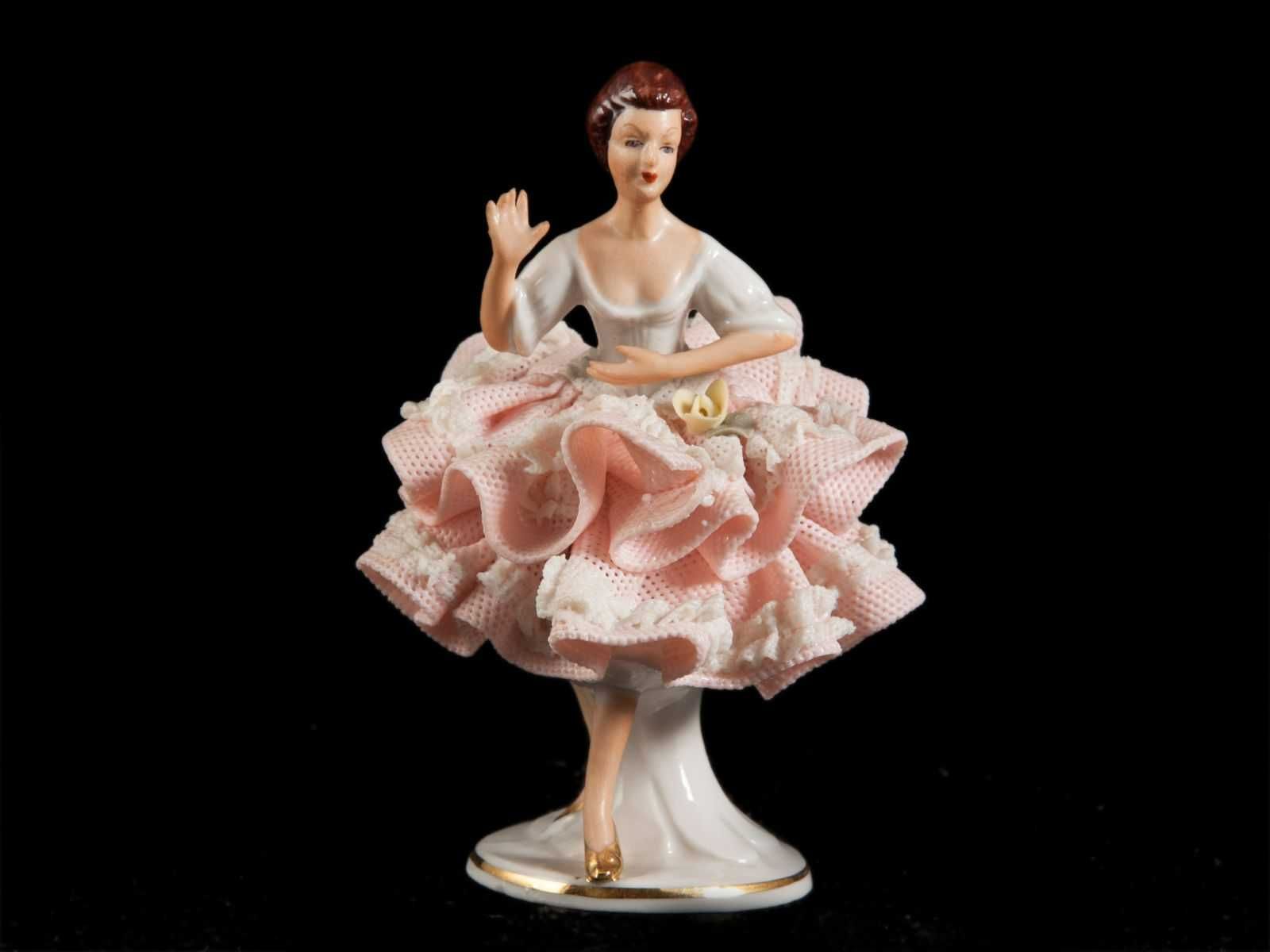 Boneca antiga marcada