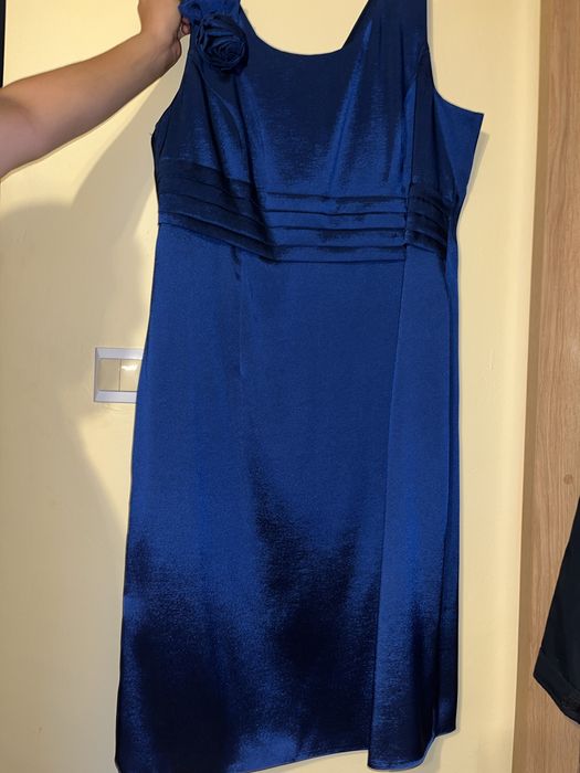 Elegancka sukienka wizytowa na wesele chrzciny urodziny z różą