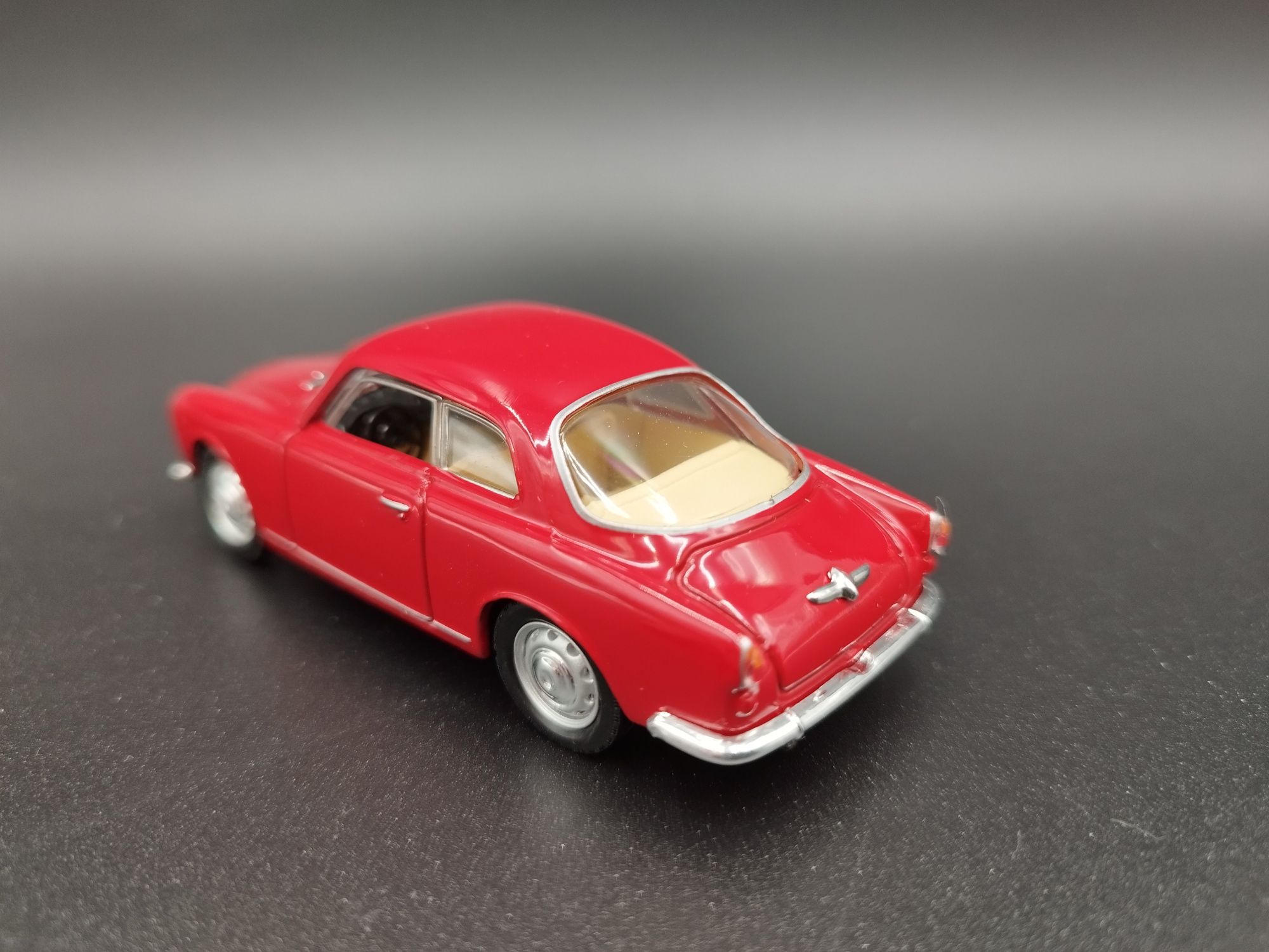 1:43 Solido 1957 Alfa Romeo Guilietta model nowy