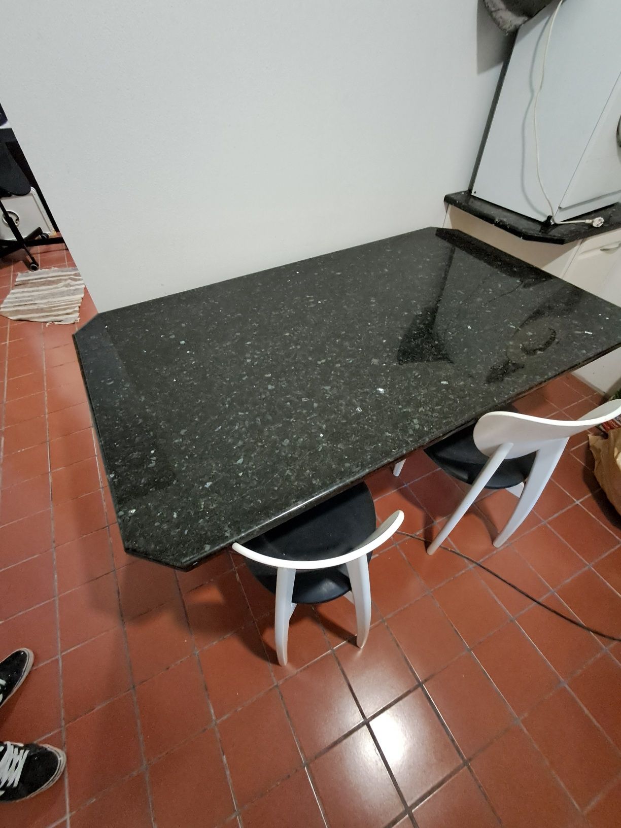 Mesa jantar com pedra e 6 cadeiras
