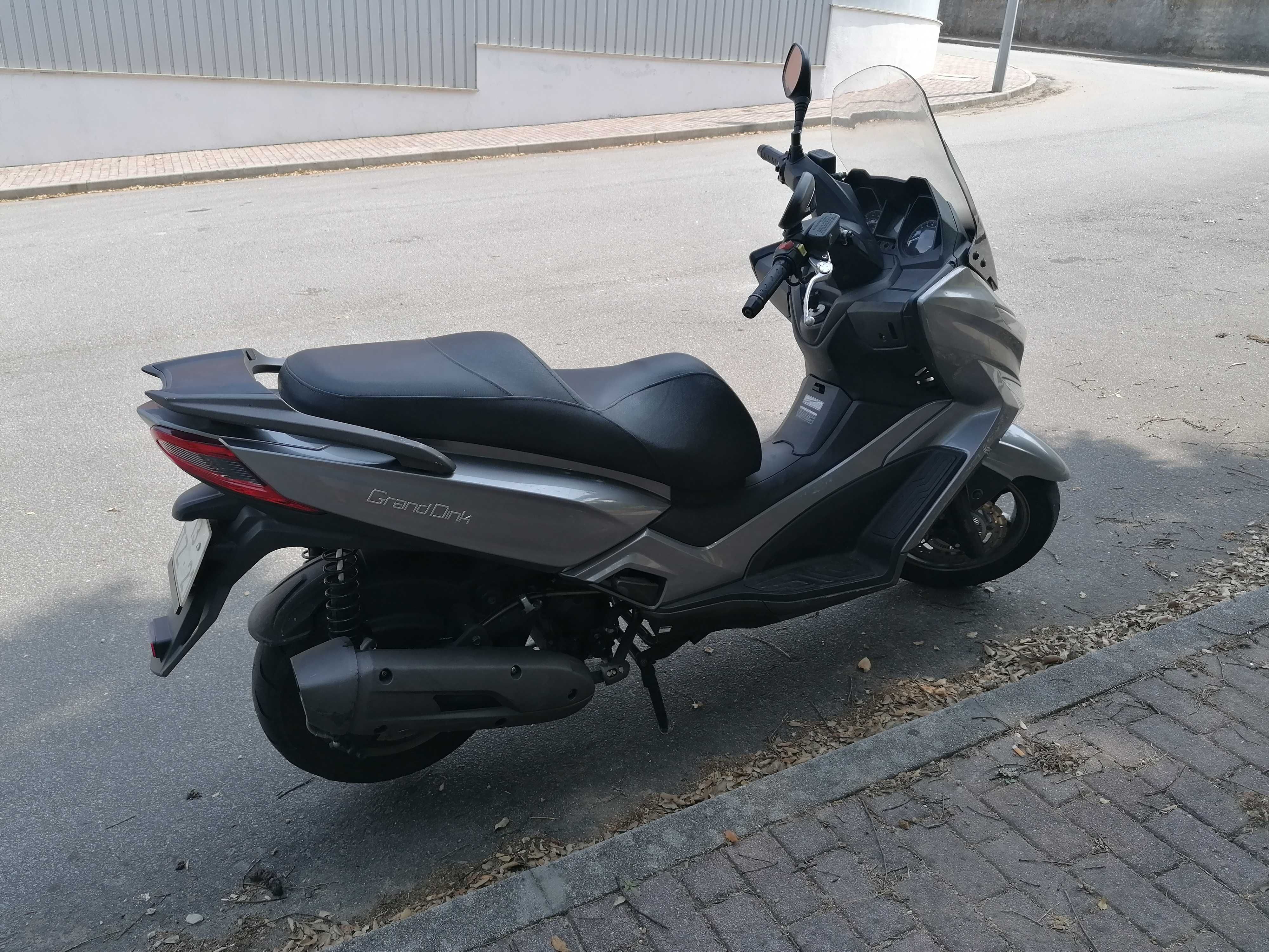 Kymco Grand Dink 125 cm3 - 2018 - Como Nova - Aceito Troca por Carro