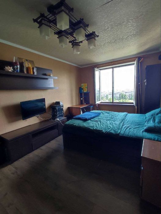 2-к. Русанівка, вул. Ентузіастів з видом на канал