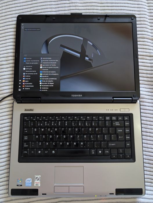 Toshiba Satellite L40-18L ( Portátil ) *