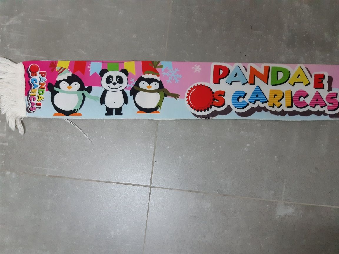 Luvas  novas dos 4 aos 6 anos e cachecol panda e os caricas