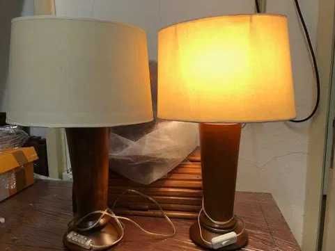 Par de candeeiros de mesa em madeira