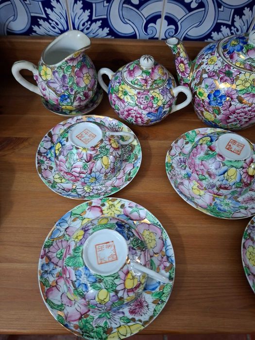 Conjunto de chávenas e bule, açucareiro e leiteiro chinesa