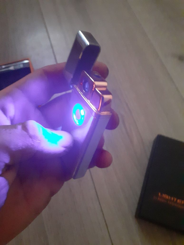 Продам запальничку 2 в 1
