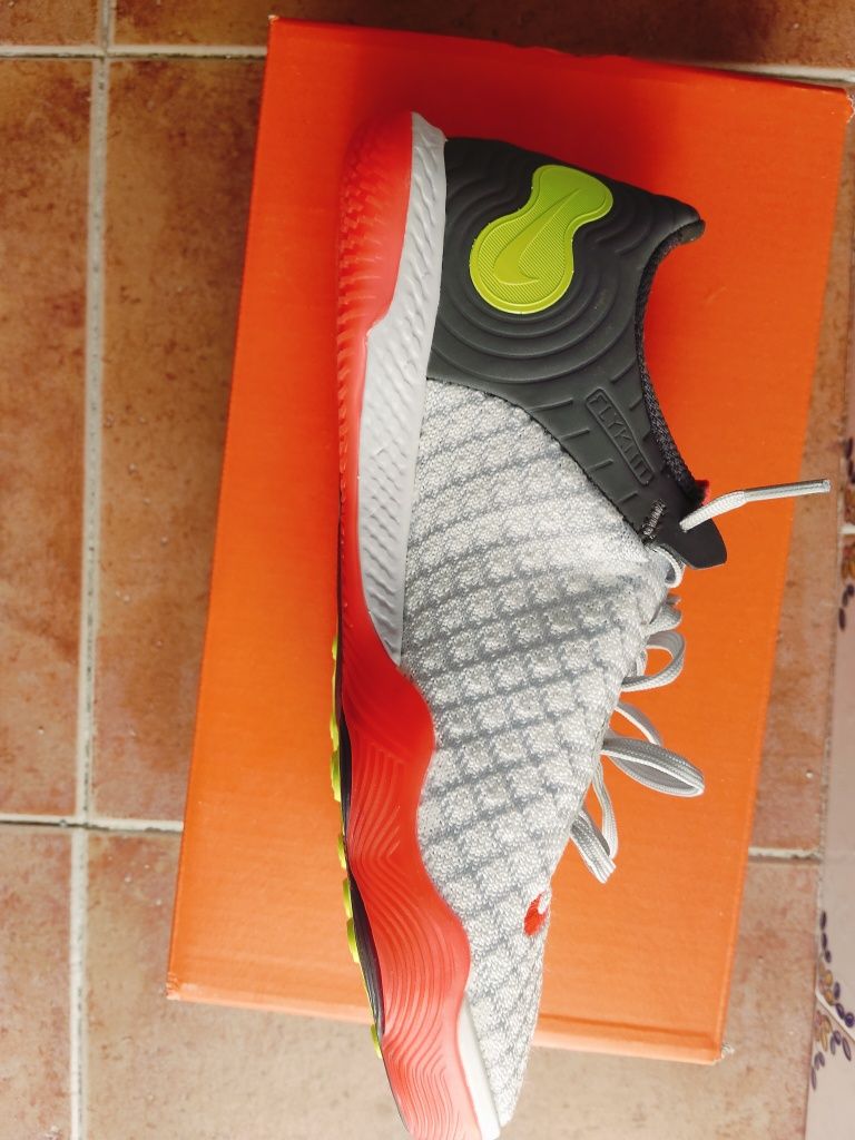 Chuteiras Nike React Gato