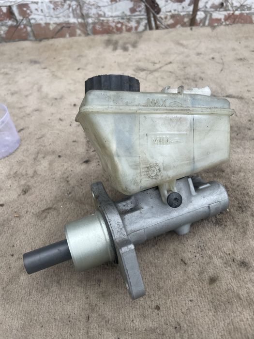 Головний гальмівний цильндр е39