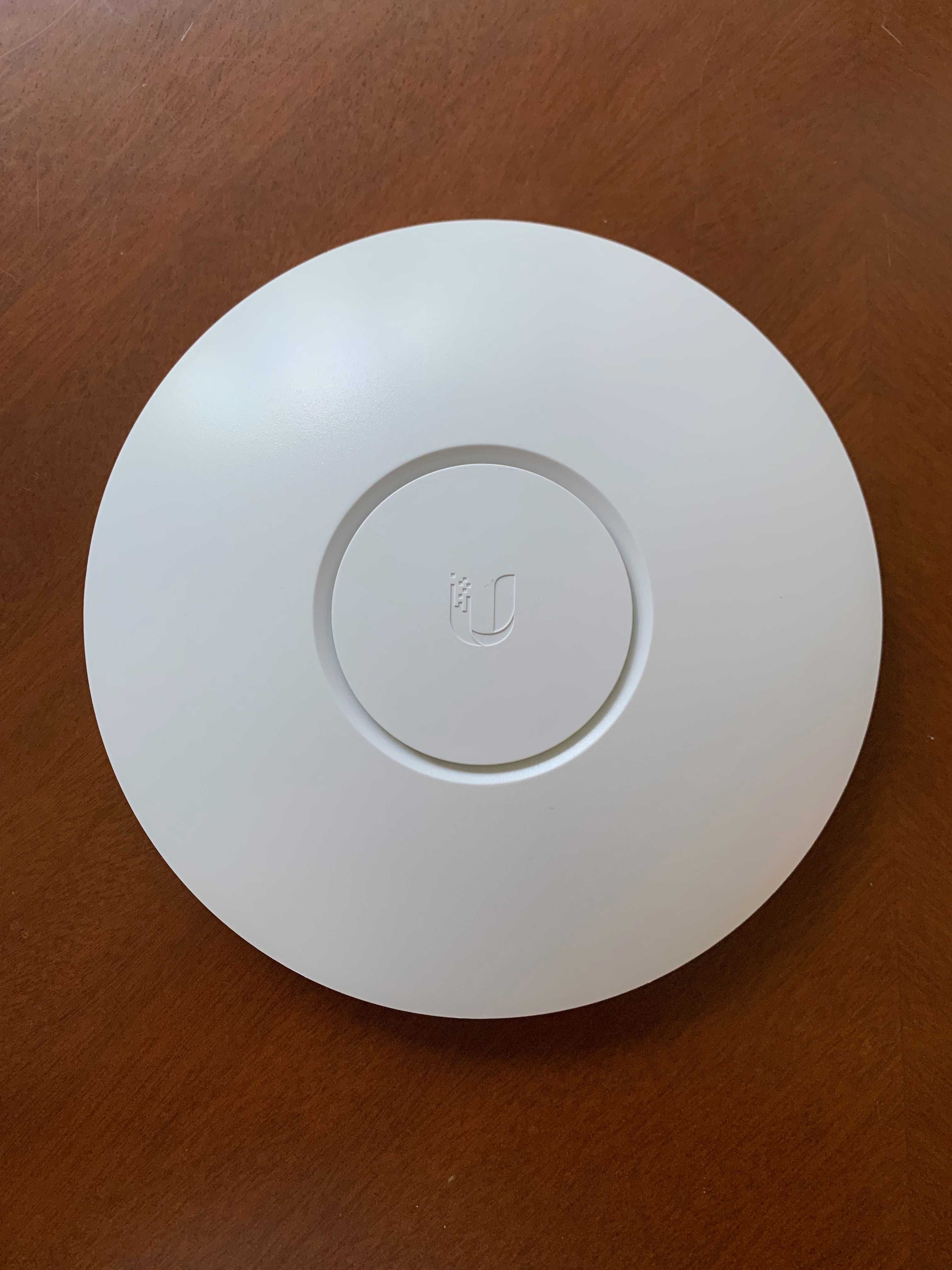 Точка доступу Ubiquiti UniFi AP