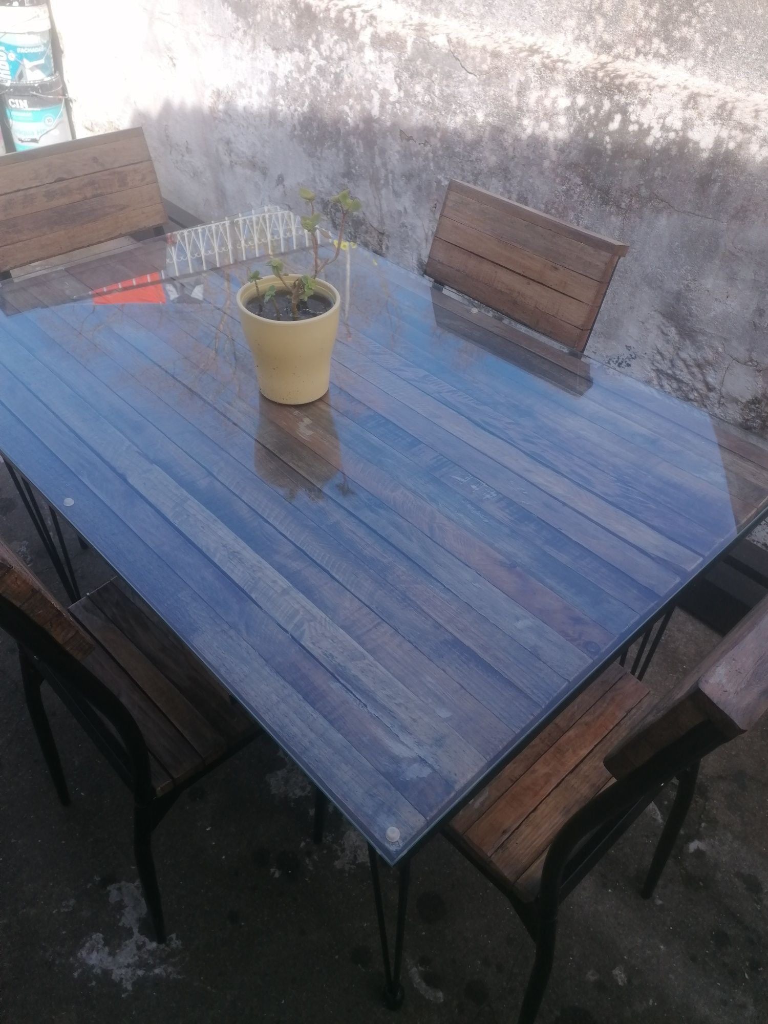Mesa exterior com vidro