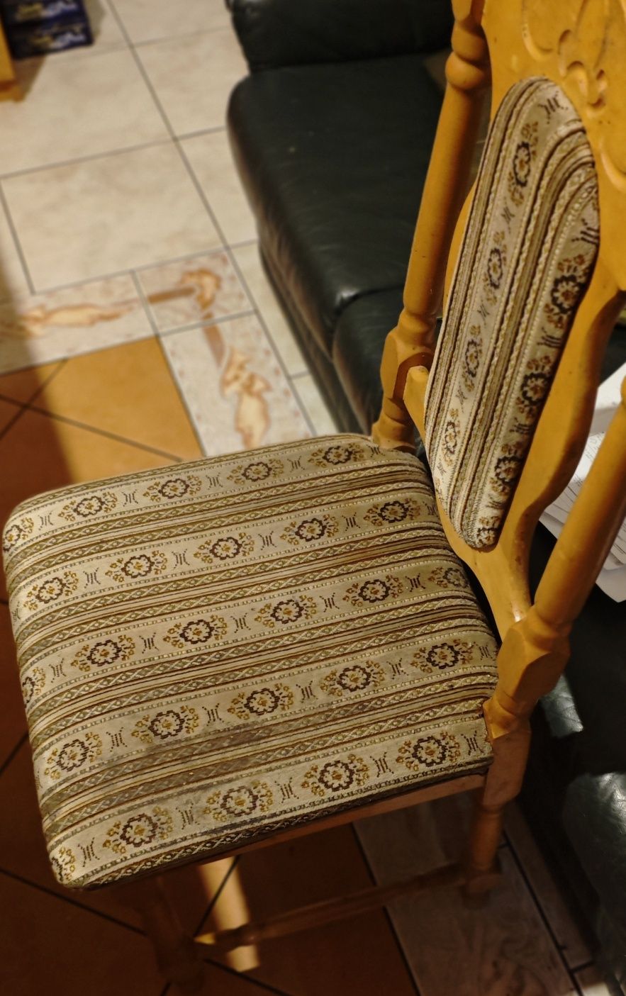 Stół rozkładany i 4 krzesła