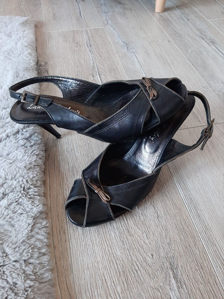 Buty eleganckie szpilki czarne złote skórzane Laura Bailey's 38