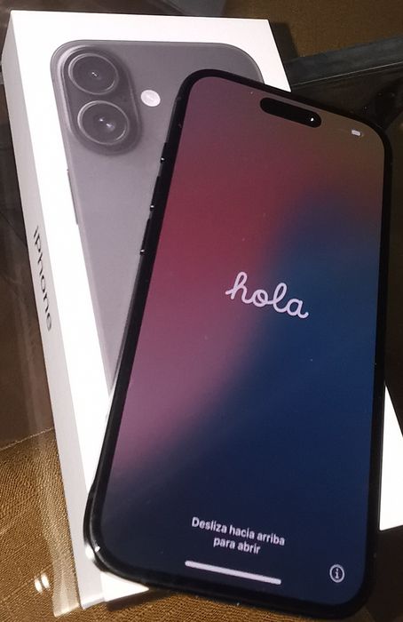 iPhone 16 novo, com caixa e carregador.