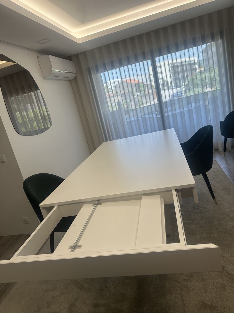 Vendo mesa branca lacada extensivel