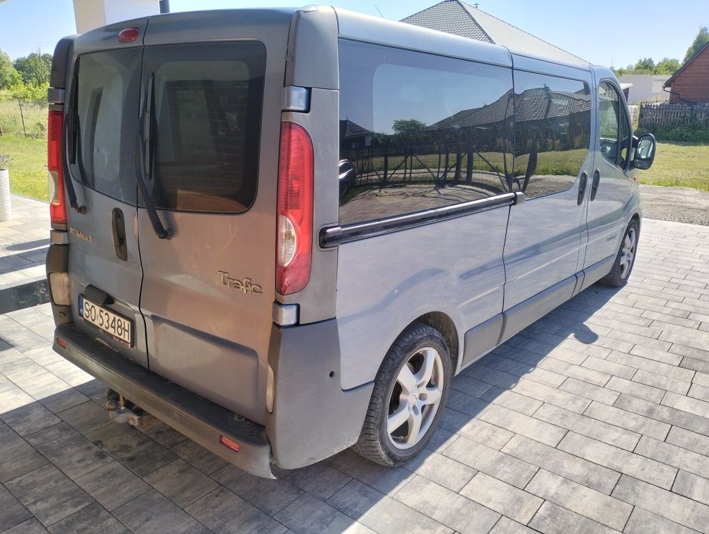Renault Trafic II long 2.0dci hak 9 osobowy