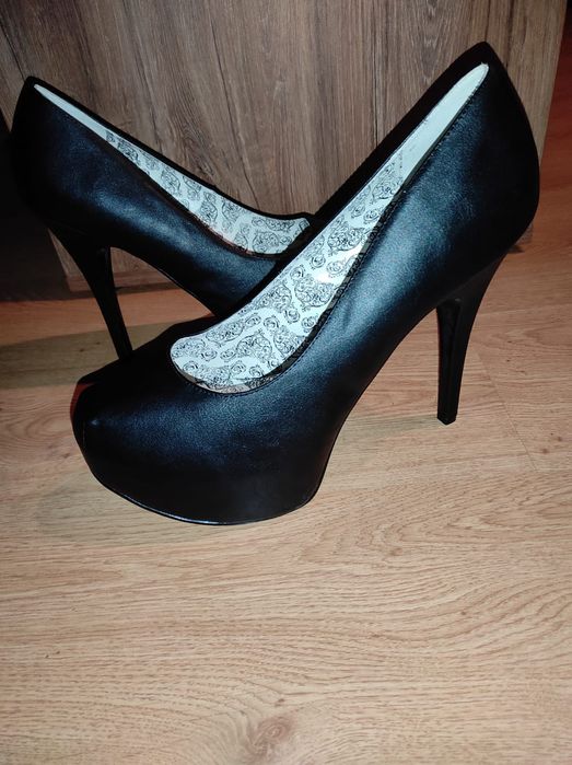 Pleaser Teeze- 06w drag queen trans cross