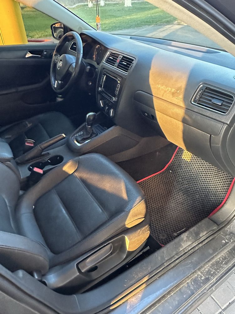 Volkswagen Jetta 2,5, максимальна комплектація
