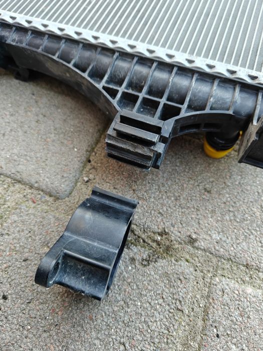 В наявності радіатор Volvo C40 XC40 RECHARGE оригінал