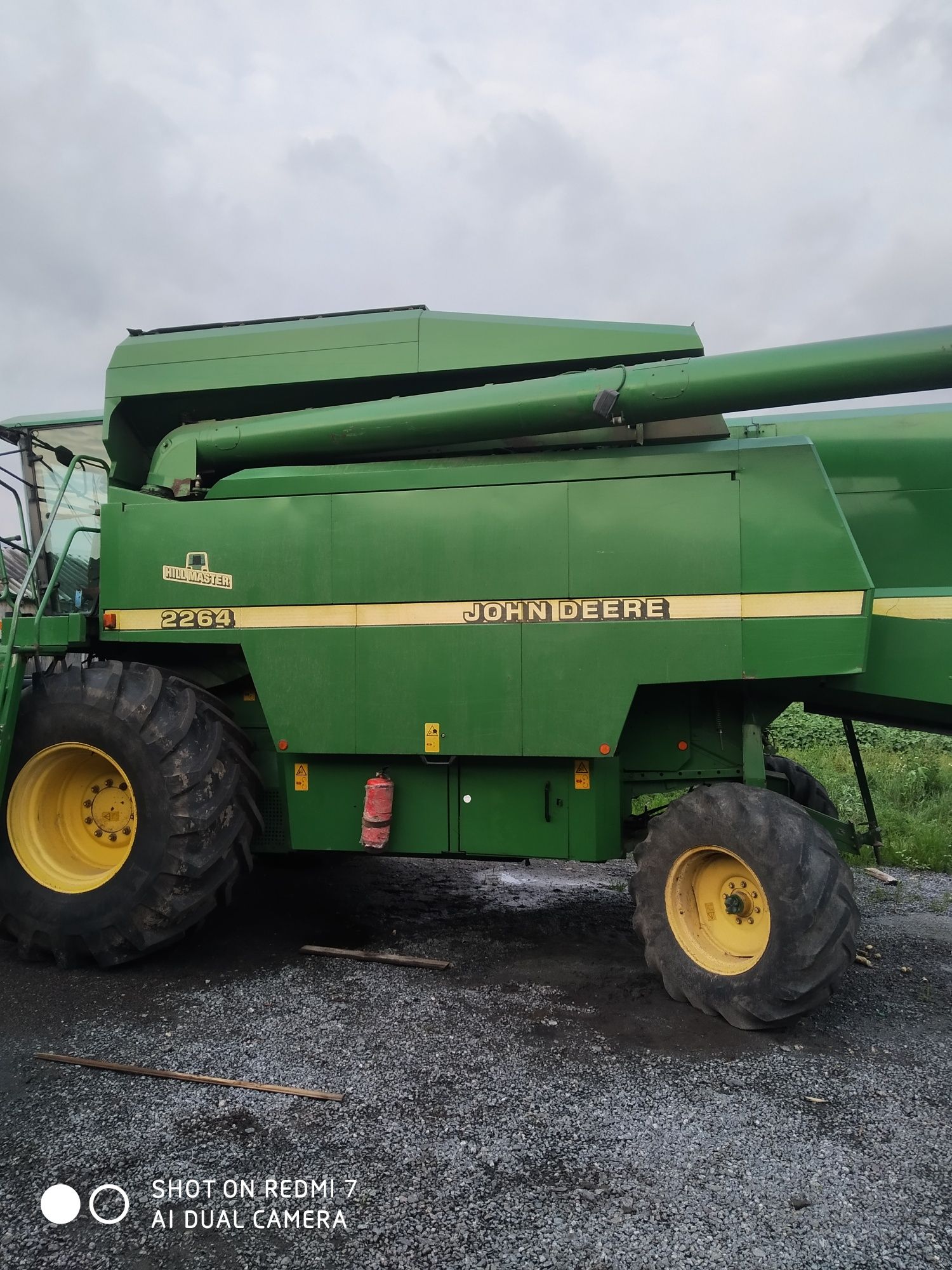 Комбаїн John Deere 2264