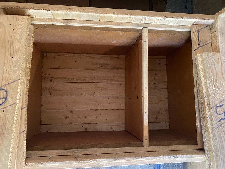 Різні утеплені вулики дадани, українці, бджоли