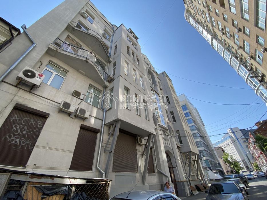 Продаж 4х кім кв в історичному будинку. Короленка, Майдан Конституції
