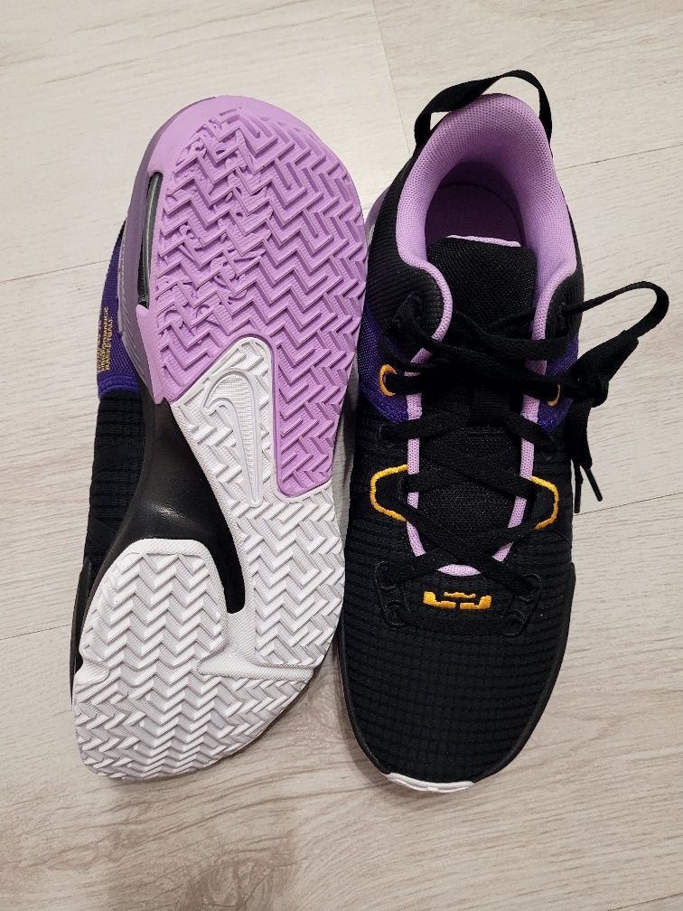 Кроссовки NIKE LEBRON Witness VII нові original