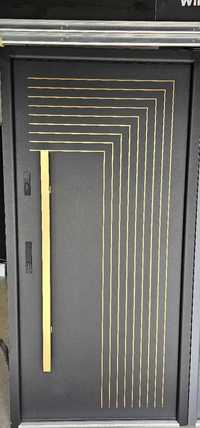 Drzwi wejściowe zewnętrzne Wikęd Premium Termo od ręki czarne, złote