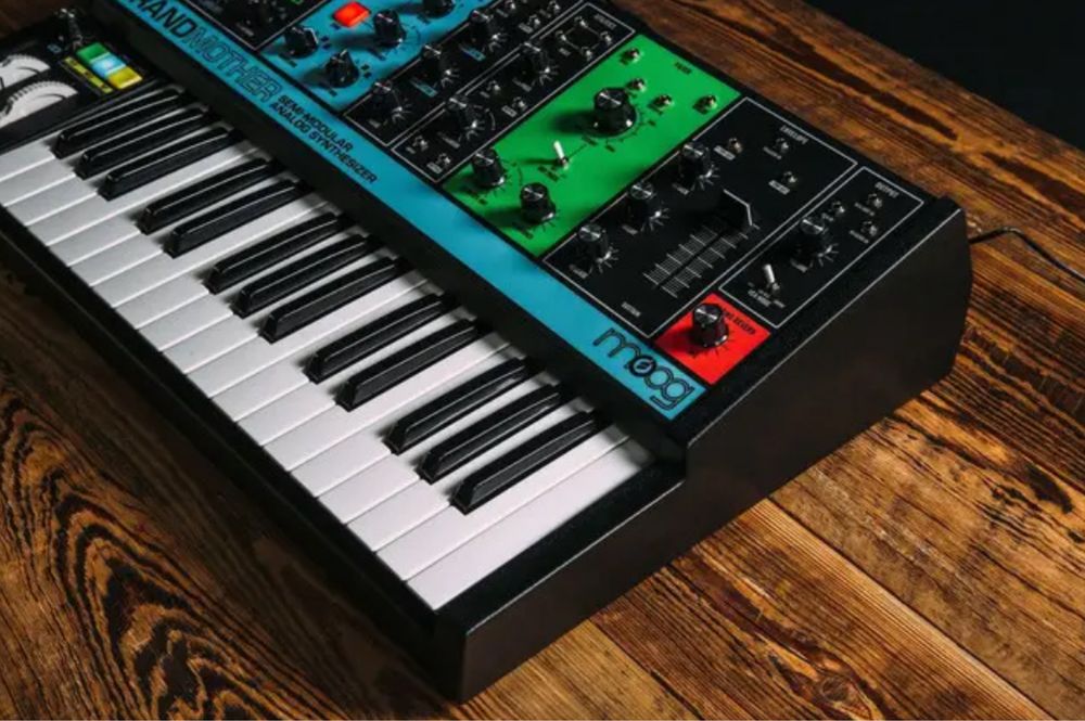 Аналоговий синтезатор Moog Grandmother