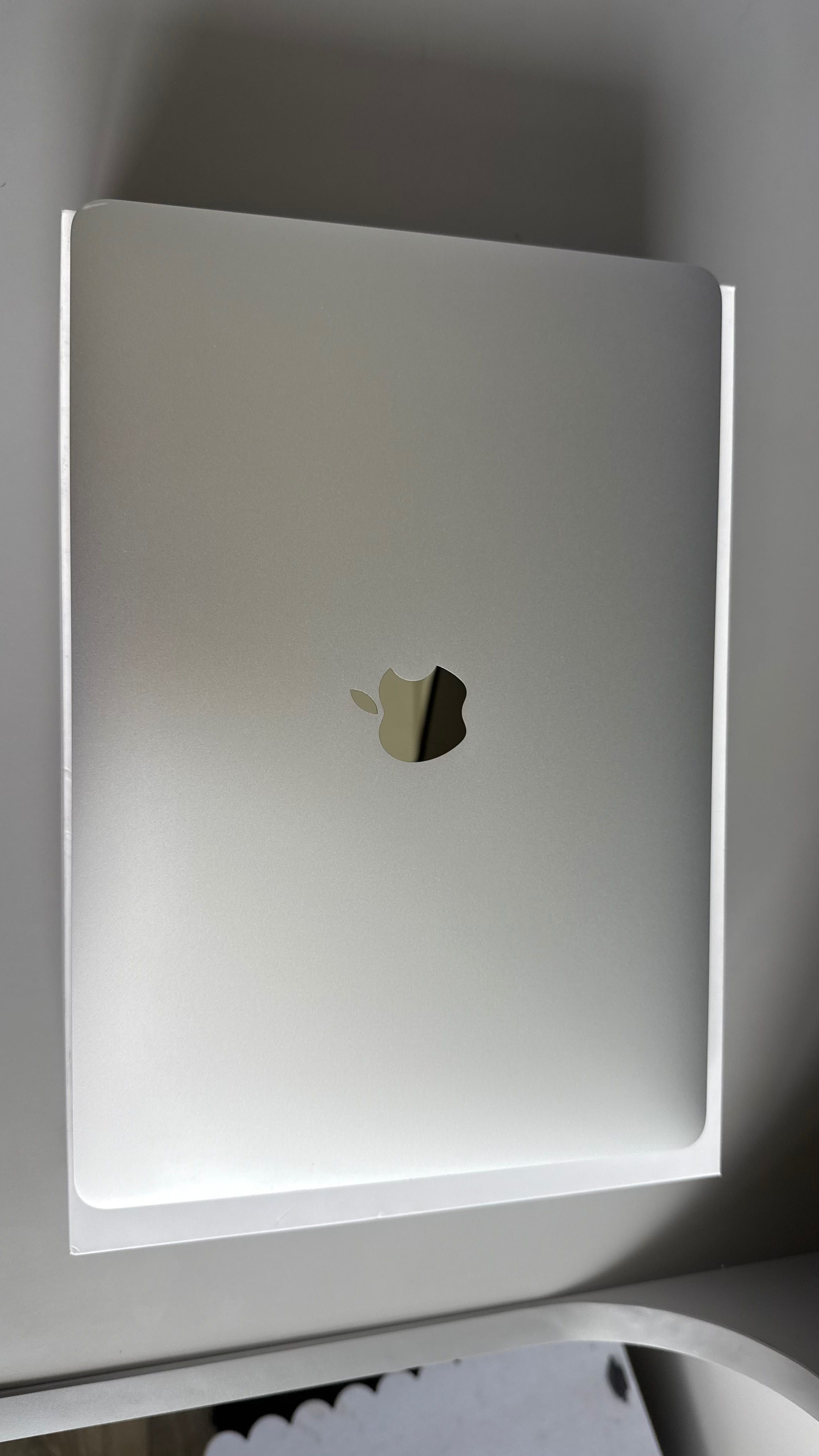 MacBook Air 13″ (2020, M1, 8 ГБ/256 ГБ)
