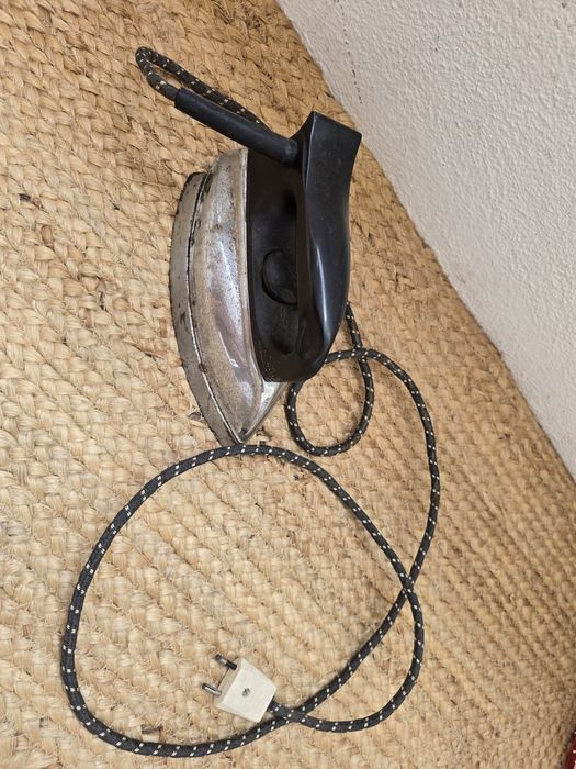 Ferro de engomar vintage AEG