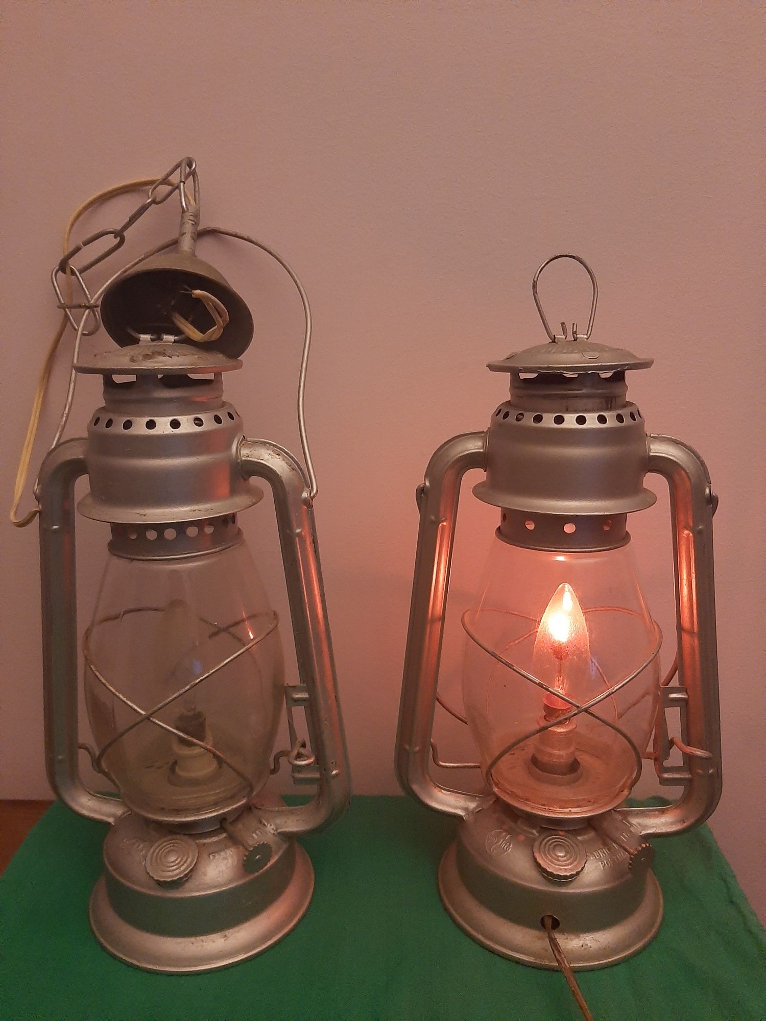 Castiçal latão porcelana Raul Bernarda lampira lanterna electrificada
